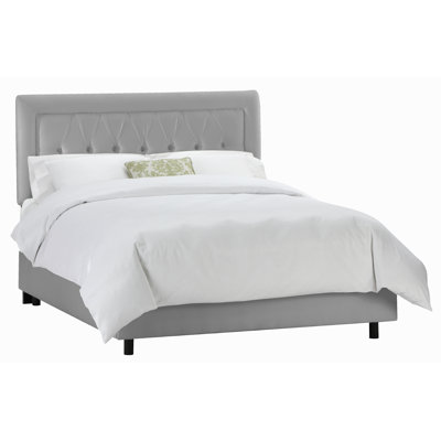 Tufted Border Bed in Shantung Silver Size: Queen