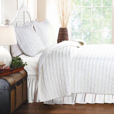 Greenland Home Ruffled White King Quilt Set